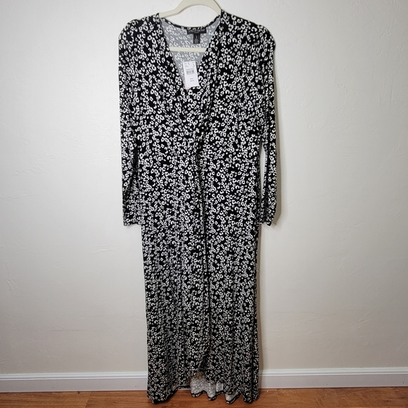 A Pea in the Pod HIGH-LOW HEM LIFT UP NURSING DRESS - Picture 4 of 9